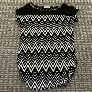 Woman’s Free Kisses shirt sz Med